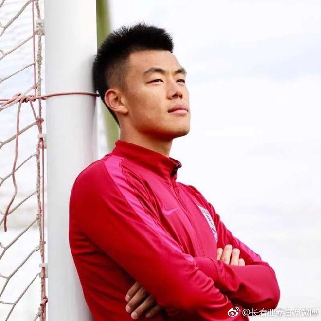 包含加时末段体能课后，纽卡斯尔强势反弹备战中超，质疑声仍在，赛季目标并未改变的词条