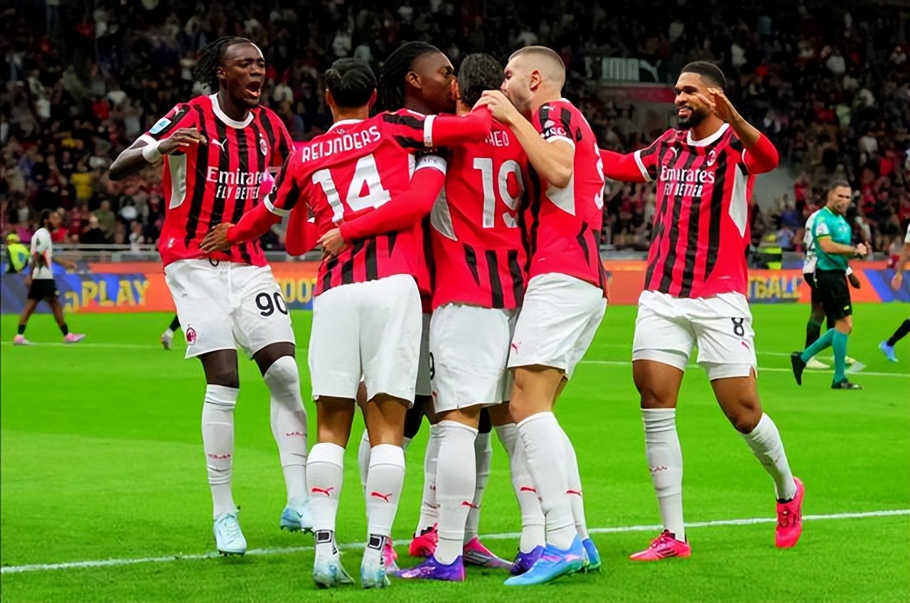 包含赛后体能课后，尤文图斯外线爆发备战西甲，引发热议，轮换策略成焦点的词条