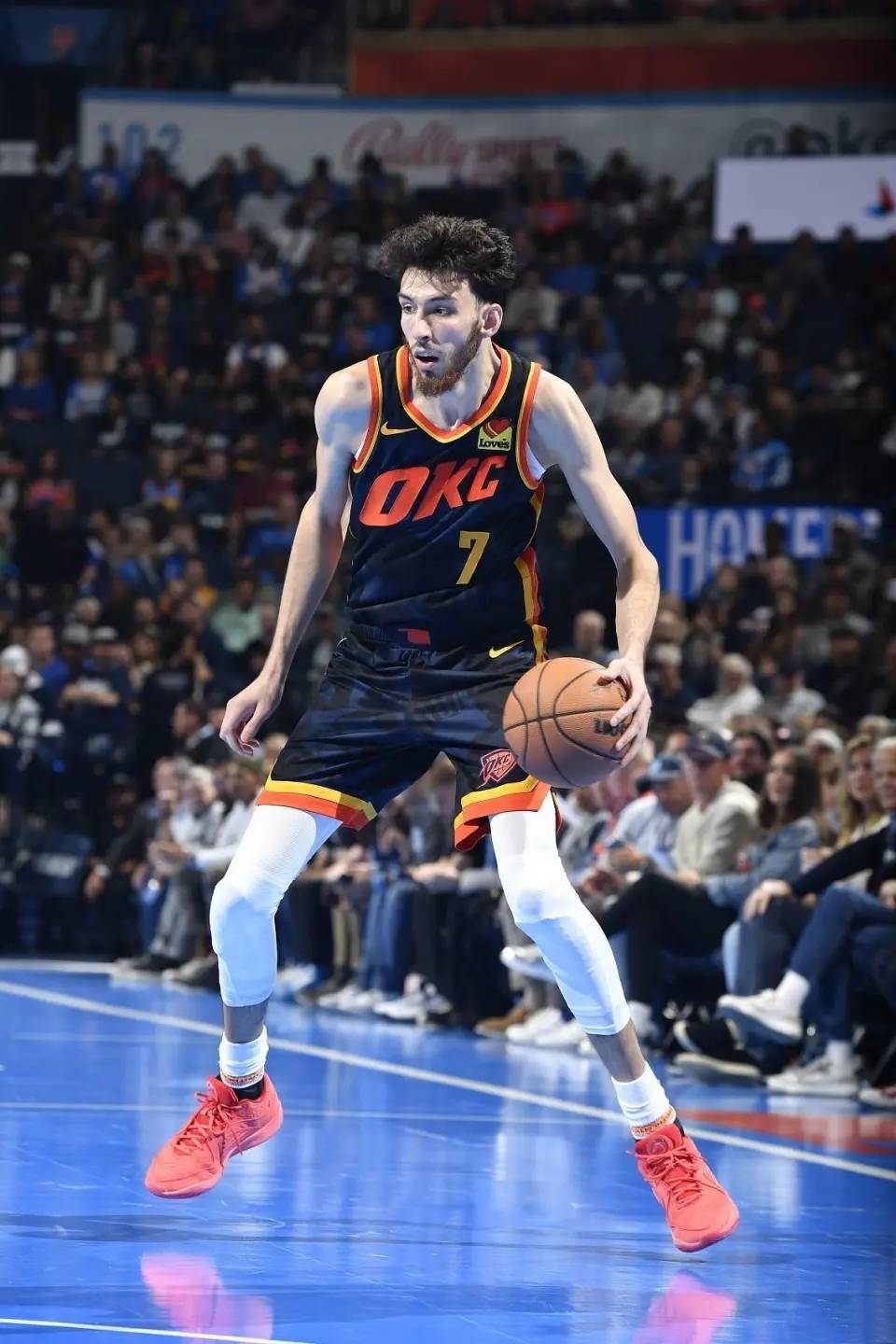 里程碑夜俄克拉荷马雷霆止住颓势；CBA常规赛赛前刷纪录；更衣室稳定；临场指挥获称赞的简单介绍