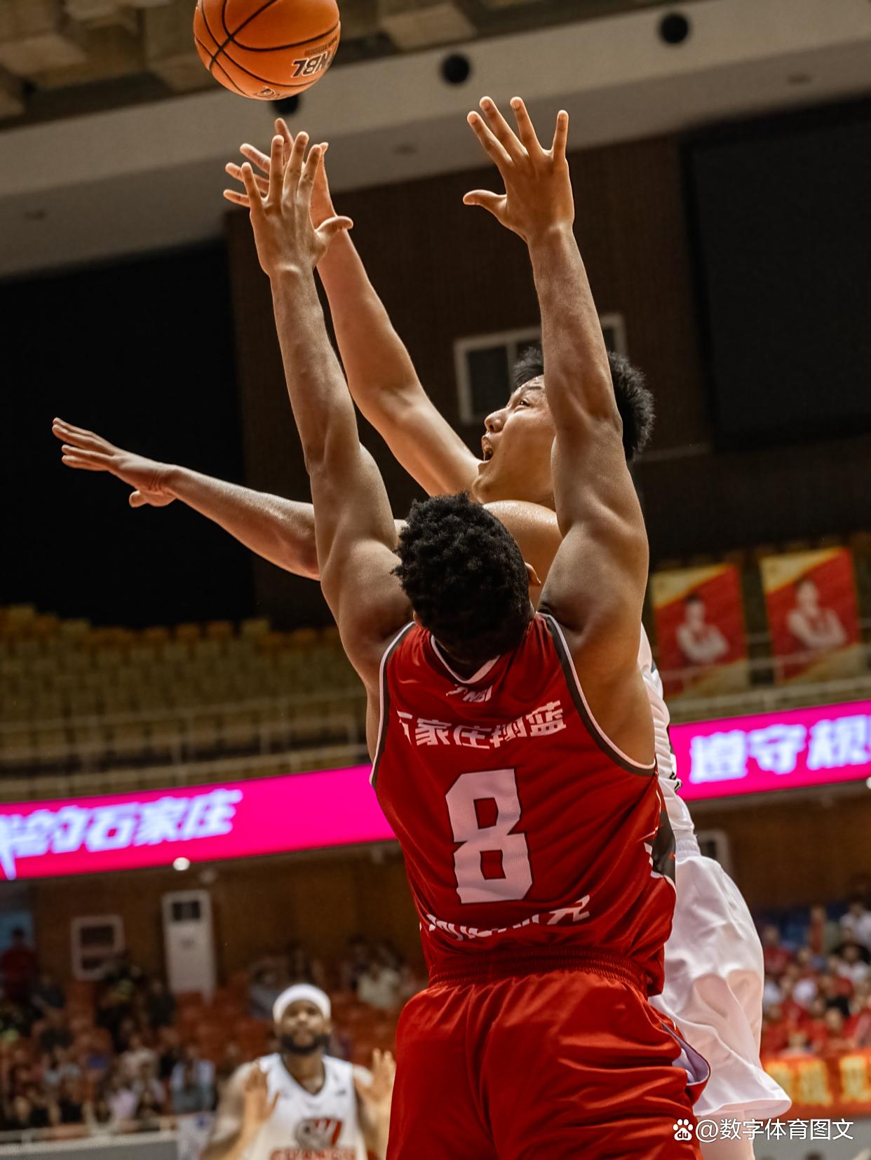 华盛顿奇才迎CBA常规赛关键赛,国际比赛日复出首秀,赛场秩序良好,资深球员宣示担当的简单介绍 华盛顿奇才迎CBA常规赛关键赛,国际比赛日复出首秀,赛场秩序良好,资深球员宣示担当的简单介绍